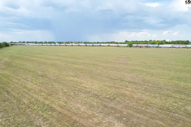 Photo of 1065 NE 10 Ave, Hoisington, KS