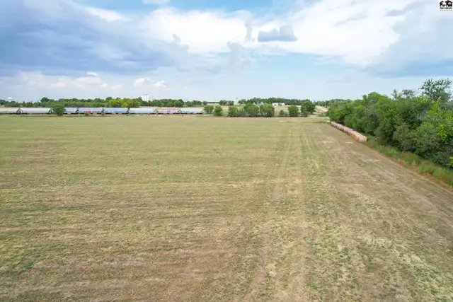 Photo of 1065 NE 10 Ave, Hoisington, KS