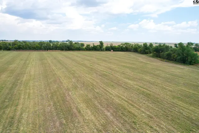 Photo of 1065 NE 10 Ave, Hoisington, KS