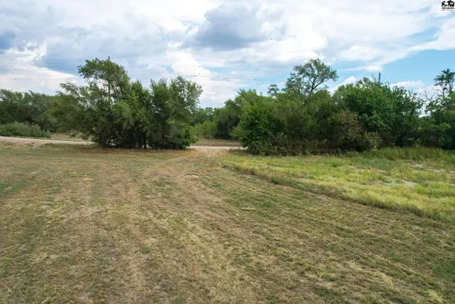 Photo of 1065 NE 10 Ave, Hoisington, KS