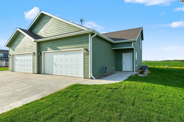 Photo of 1300 Steve Hawley Ln, Salina, KS