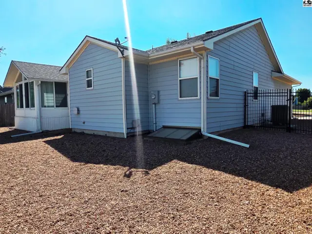 Photo of 212 Sheffiedl, Newton, KS