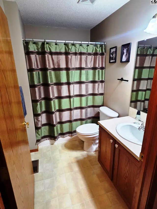 Photo of 212 Sheffiedl, Newton, KS