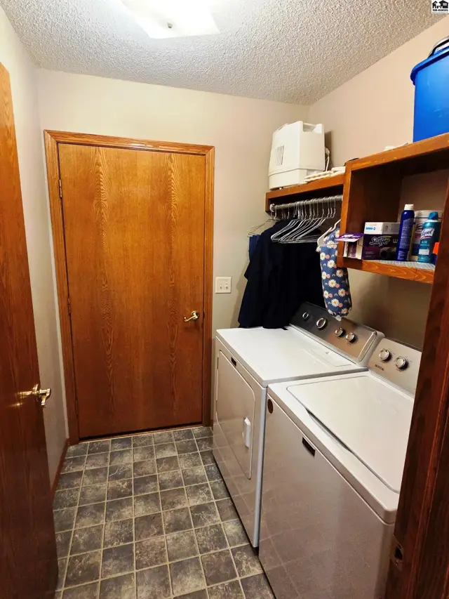 Photo of 212 Sheffiedl, Newton, KS