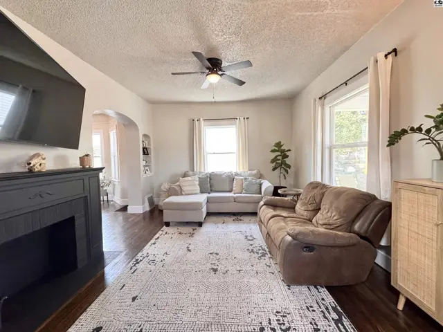 Photo of 115 E 12th Ave, Hutchinson, KS