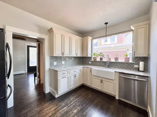 Photo of 115 E 12th Ave, Hutchinson, KS