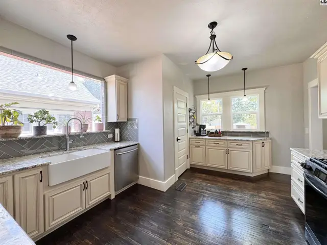 Photo of 115 E 12th Ave, Hutchinson, KS