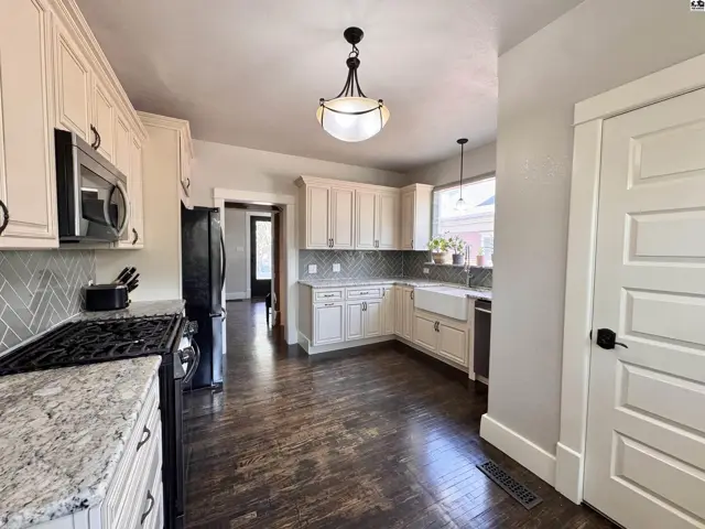 Photo of 115 E 12th Ave, Hutchinson, KS