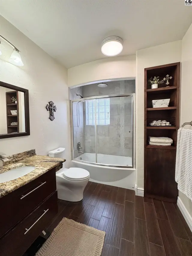 Photo of 115 E 12th Ave, Hutchinson, KS