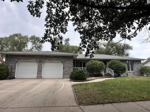 Photo of 521 Oak Park Dr., McPherson, KS