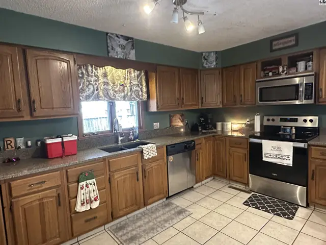 Photo of 521 Oak Park Dr., McPherson, KS