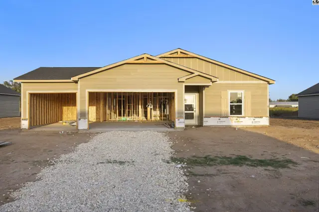 Photo of 4102 Ridgwood Dr, Hutchinson, KS