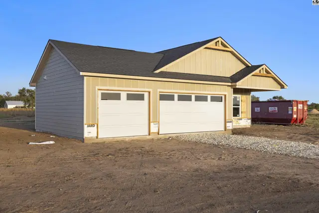 Photo of 4002 Ridgewood Dr, Hutchinson, KS