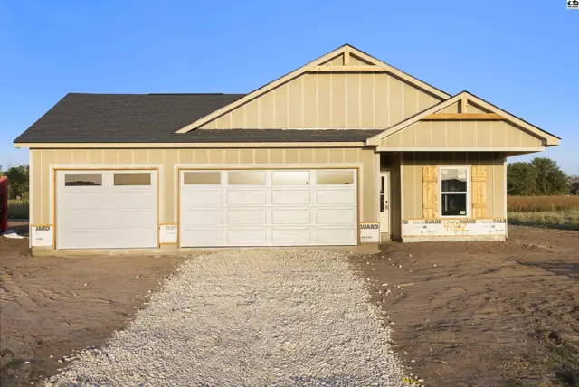 Photo of 4002 Ridgewood Dr, Hutchinson, KS