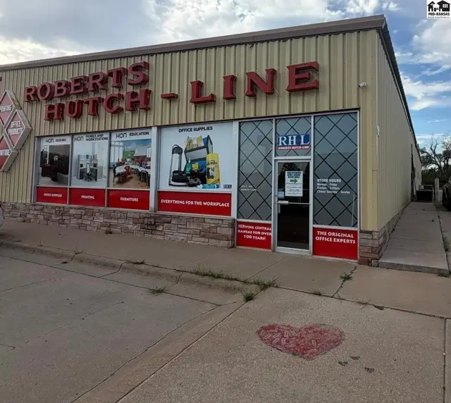 Photo of 413 E 3rd Ave, Hutchinson, KS