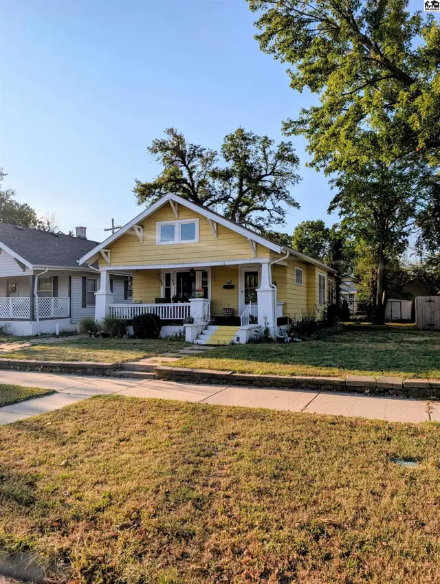 Photo of 11 W 17th Ave, Hutchinson, KS