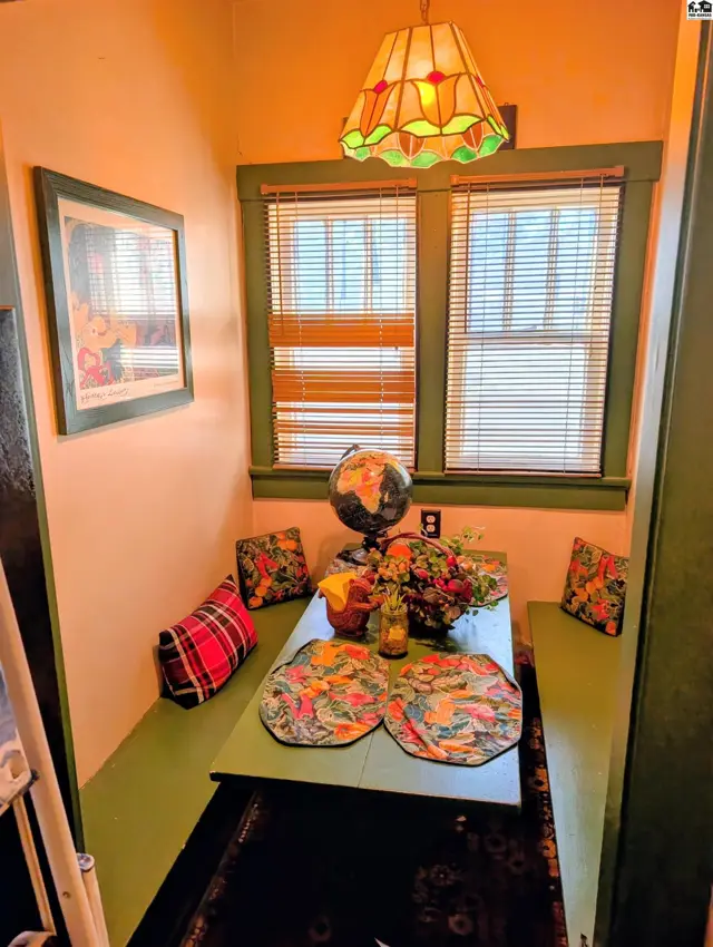 Photo of 11 W 17th Ave, Hutchinson, KS