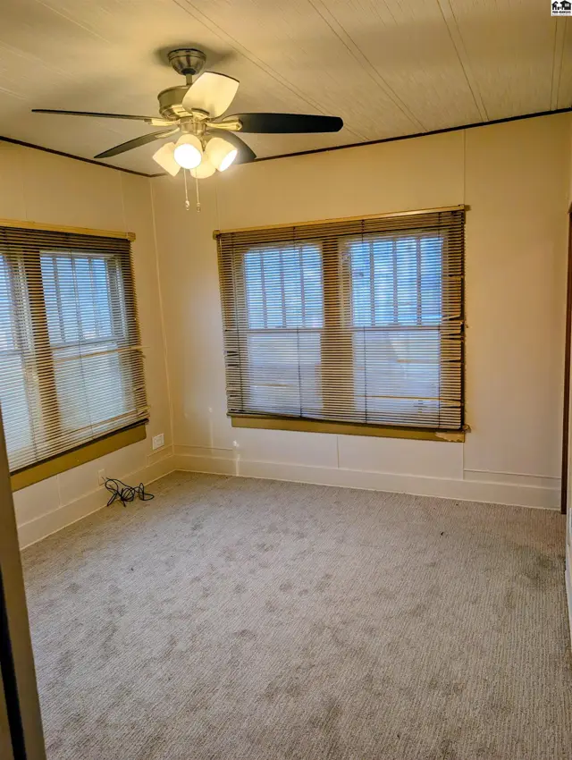 Photo of 11 W 17th Ave, Hutchinson, KS