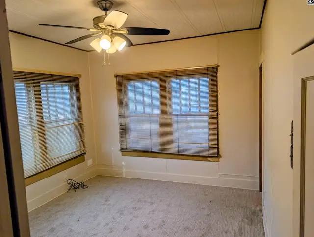 Photo of 11 W 17th Ave, Hutchinson, KS