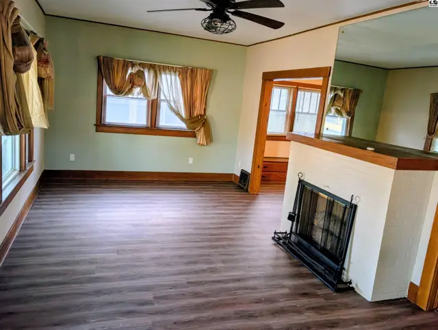 Photo of 11 W 17th Ave, Hutchinson, KS