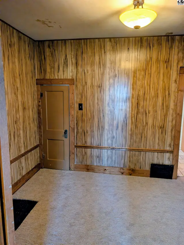 Photo of 11 W 17th Ave, Hutchinson, KS