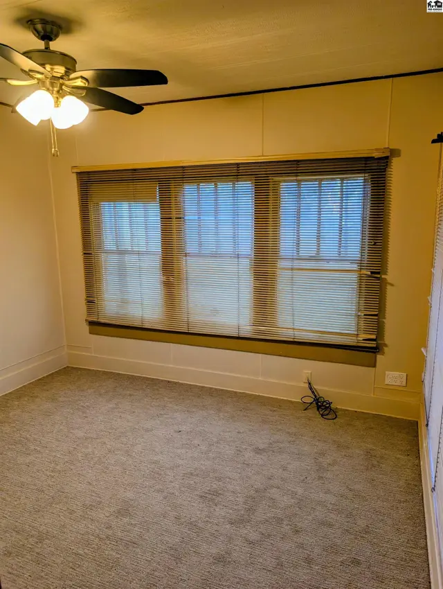 Photo of 11 W 17th Ave, Hutchinson, KS