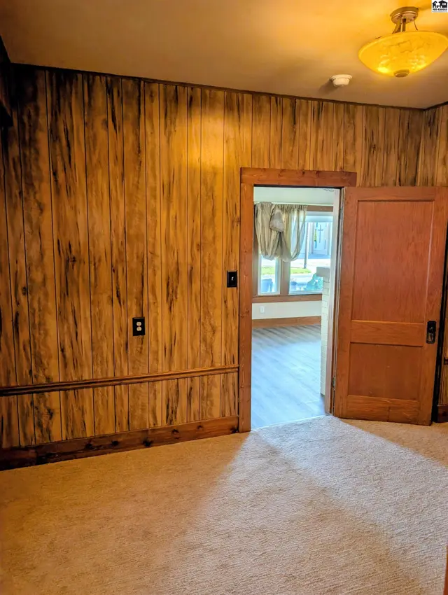 Photo of 11 W 17th Ave, Hutchinson, KS