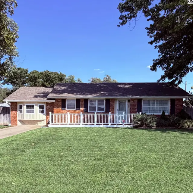 Photo of 3206 N Waldron St, Hutchinson, KS