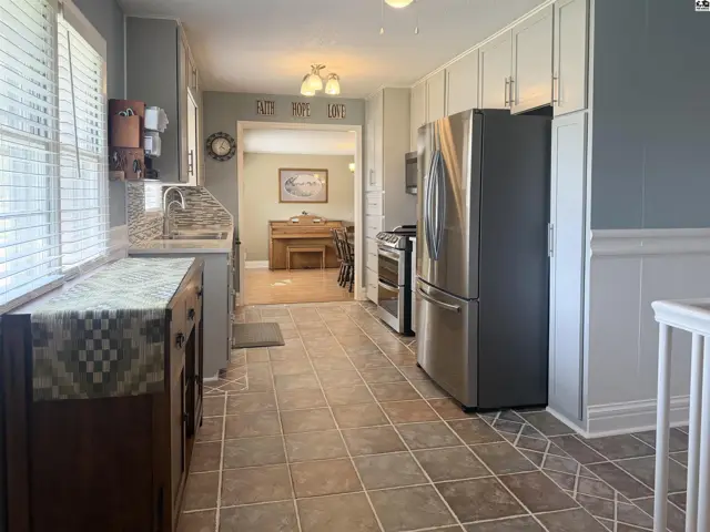 Photo of 3206 N Waldron St, Hutchinson, KS