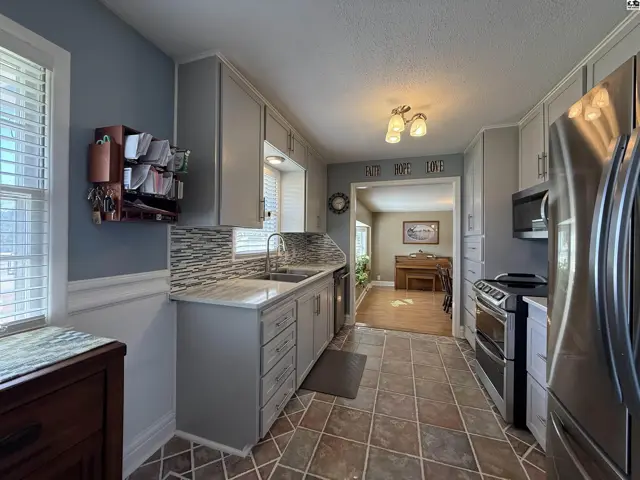 Photo of 3206 N Waldron St, Hutchinson, KS