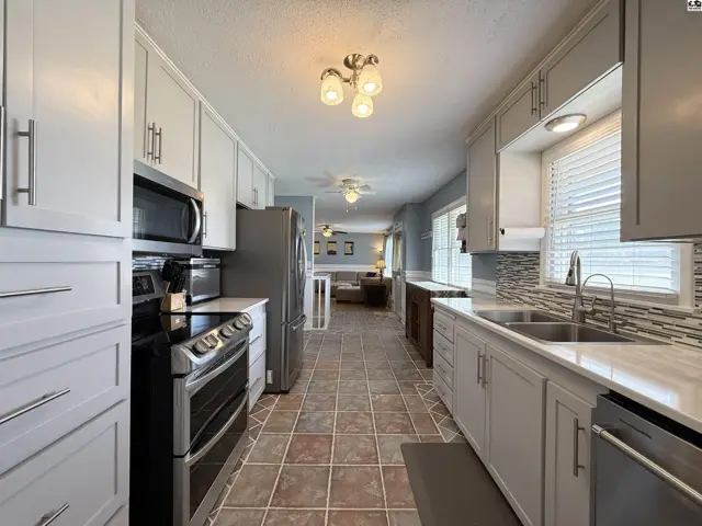 Photo of 3206 N Waldron St, Hutchinson, KS
