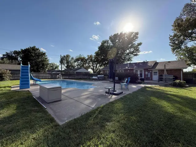 Photo of 3206 N Waldron St, Hutchinson, KS