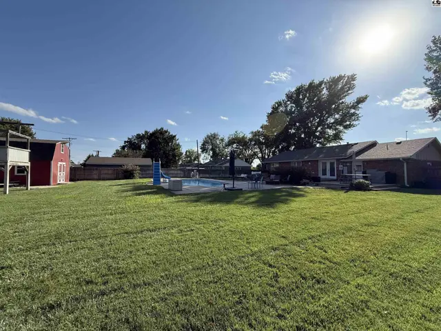 Photo of 3206 N Waldron St, Hutchinson, KS
