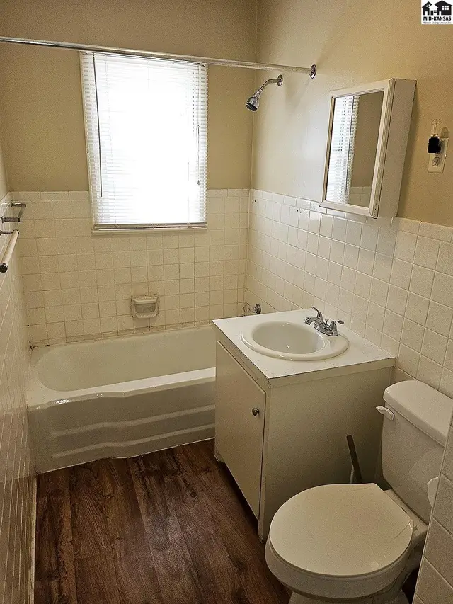 Photo of 15 W 15th Ave, Hutchinson, KS