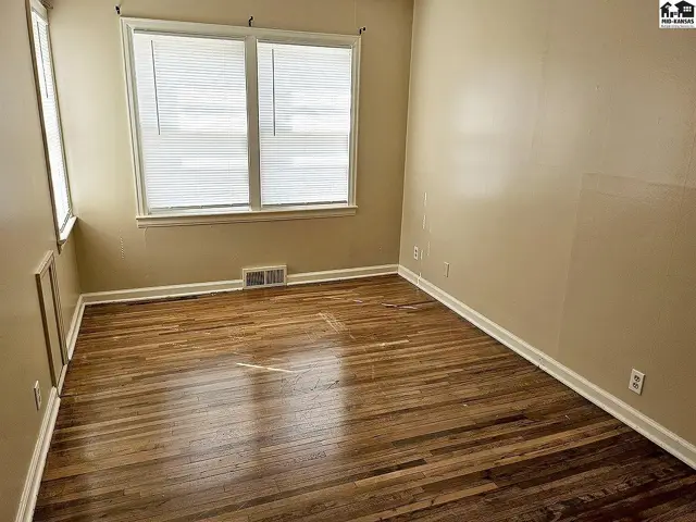 Photo of 15 W 15th Ave, Hutchinson, KS