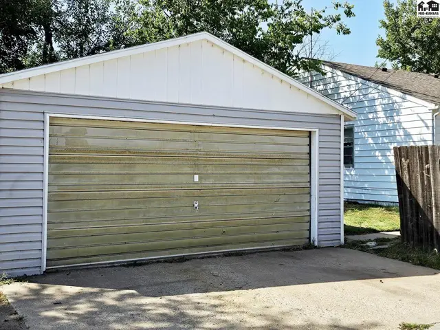 Photo of 15 W 15th Ave, Hutchinson, KS