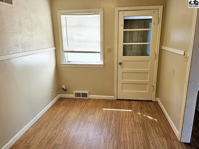 Photo of 15 W 15th Ave, Hutchinson, KS