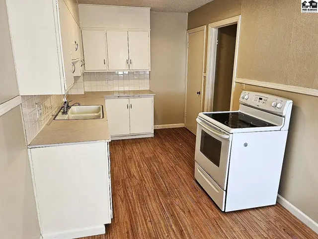 Photo of 15 W 15th Ave, Hutchinson, KS