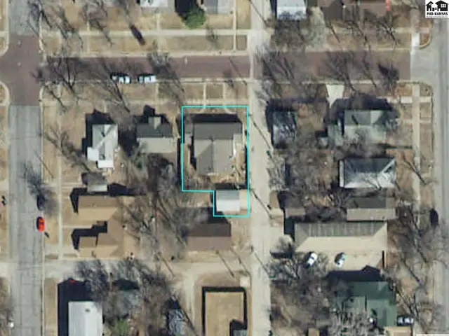 Photo of 15 W 15th Ave, Hutchinson, KS