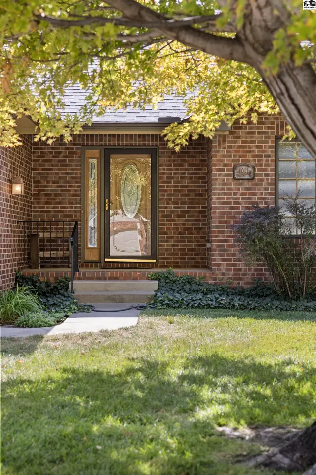 Photo of 1011 Barberry Dr., Hutchinson, KS