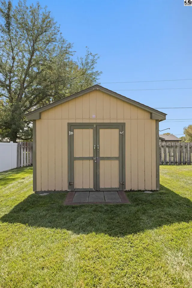 Photo of 1011 Barberry Dr., Hutchinson, KS