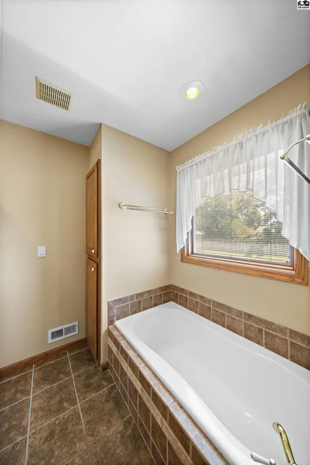 Photo of 1011 Barberry Dr., Hutchinson, KS