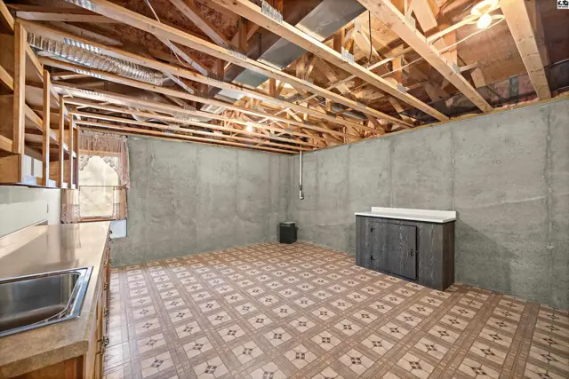 Photo of 1011 Barberry Dr., Hutchinson, KS