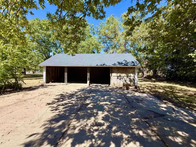 Photo of 703 E Commercial, Lyons, KS
