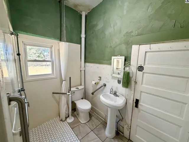Photo of 703 E Commercial, Lyons, KS