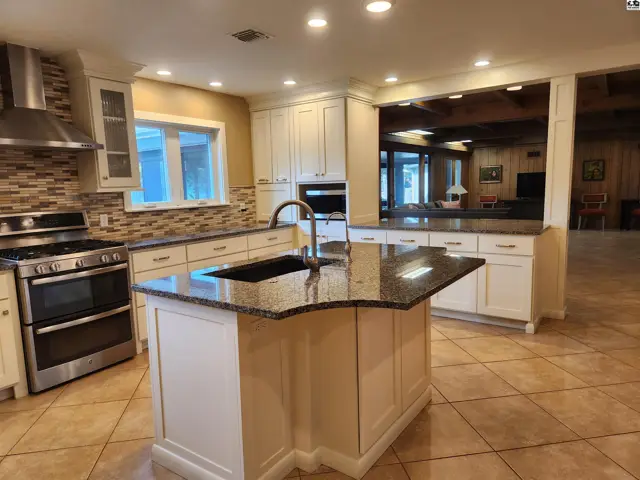 Photo of 12 Downing Rd, Hutchinson, KS