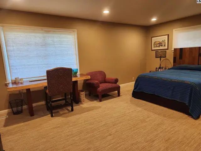 Photo of 12 Downing Rd, Hutchinson, KS