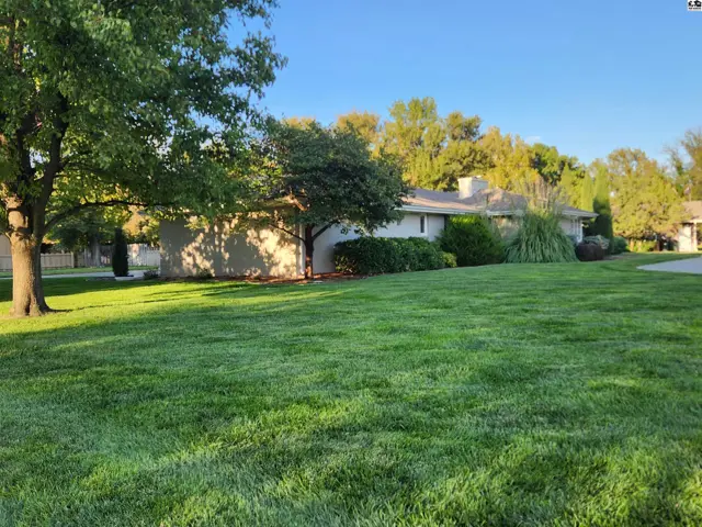Photo of 12 Downing Rd, Hutchinson, KS