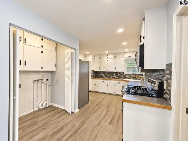 Photo of 46 Random Rd, Hutchinson, KS
