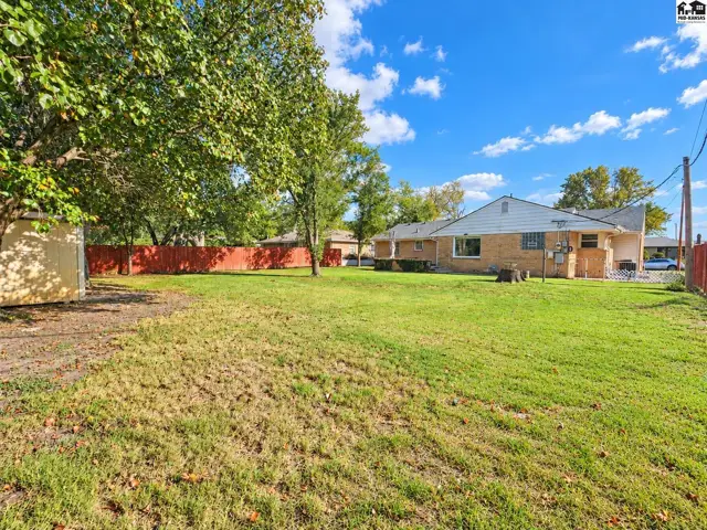 Photo of 46 Random Rd, Hutchinson, KS